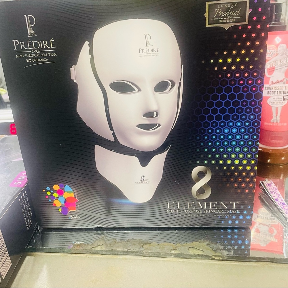 Prédiré 8 Element LED Skincare MaskLtrnit